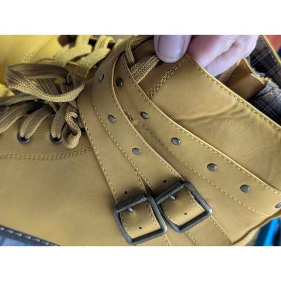 Boots - Picture 2 of 5